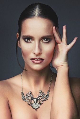 Facelounge von Sima Koocheki ist spezialisiert auf Portrait, Beauty- und Modefotografie
portraitfotos-fotostudio-oldenburg-Facelounge-Portrait-Beauty-Bremen-fotografie-makeup-portfolio-foto-frau-mann.