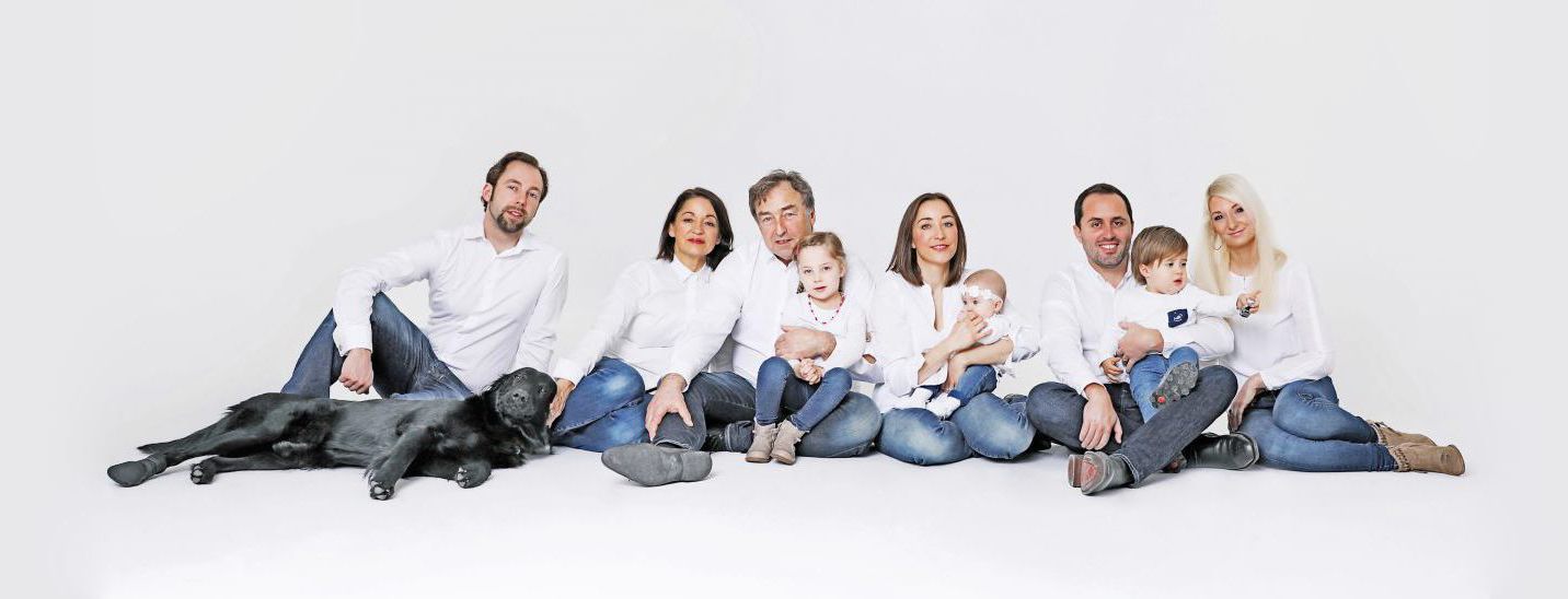 Fotostudio Fotoshoot Styling Porträt Familie Geschäft Hochzeit Makeup Fashion Album Profi Werbefoto Events Industrie Firmen Babybauch Digitalebildbearbeitung Bildretusche Socialmedia