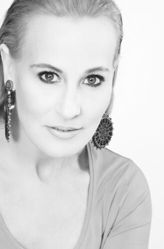 Facelounge von Sima Koocheki ist spezialisiert auf Portrait, Beauty- und Modefotografieportraitfotos-fotostudio-oldenburg-Facelounge-Portrait-Beauty-Bremen-fotografie-makeup-portfolio-foto-frau-mann.